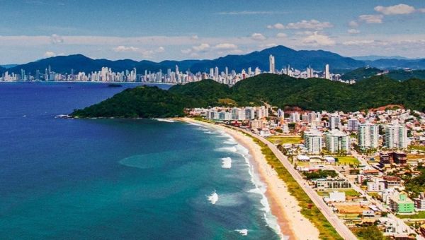 Praia Brava se beneficia tanto com valorização de Itajaí, como da vizinha Balneário Camboriú
